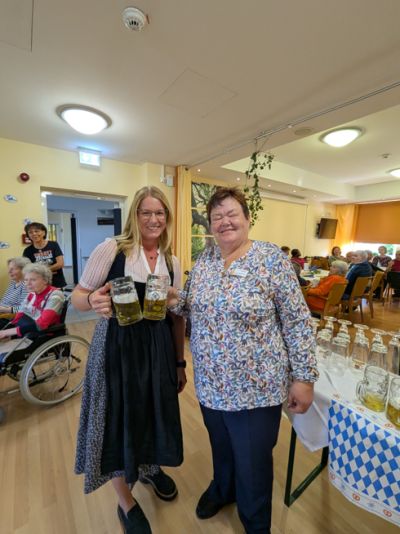 Es wird angestoßen